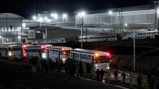 US-Regierung: USA schieben mutmaßliche Kriminelle aus Venezuela nach El Salvador ab