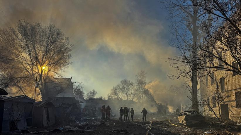 Lage in der Ukraine: Zerstörungen in der Großstadt Charkiw nach einem russischen Raketenangriff am 7. März