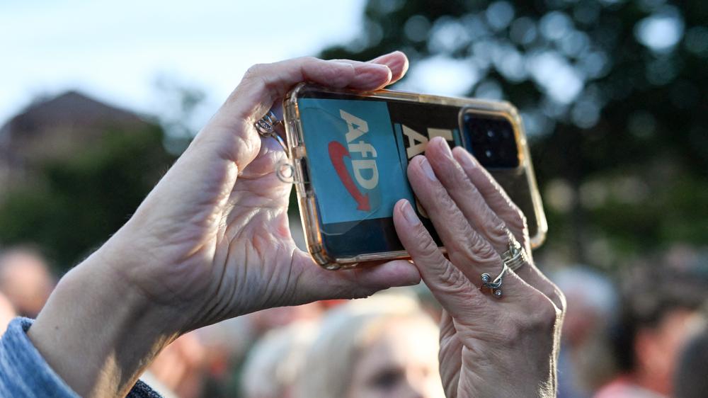  Bekenntnis zur AfD bei einer Wahlkampfveranstaltung in Cottbus