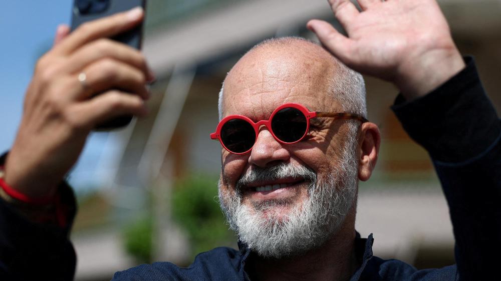  Albaniens Ministerpräsident Edi Rama, Vorsitzender der Sozialistischen Partei, regiert seit 2013 und steht vor seiner vierten Amtszeit.