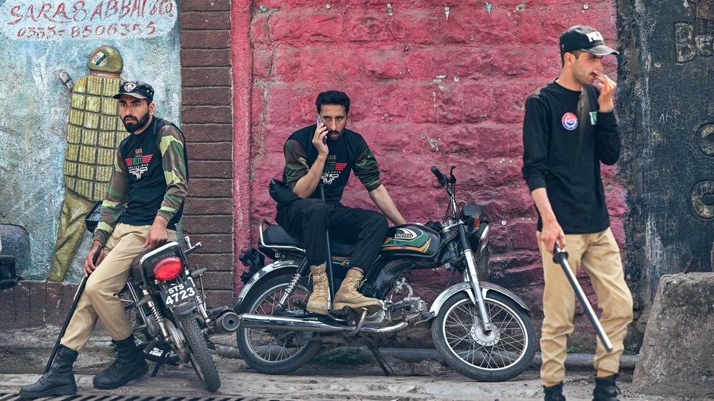  Polizisten in Muzaffarabad, der Hauptstadt des von Pakistan verwalteten Teils der Kaschmirregion.