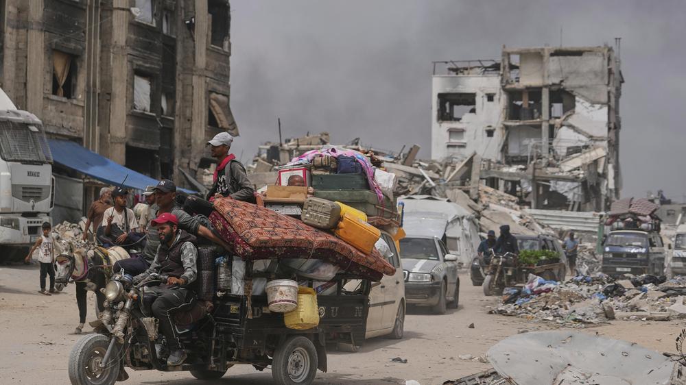  Binnenflüchtlinge aus Beit Lahia treffen im Norden des Gazastreifens ein.
