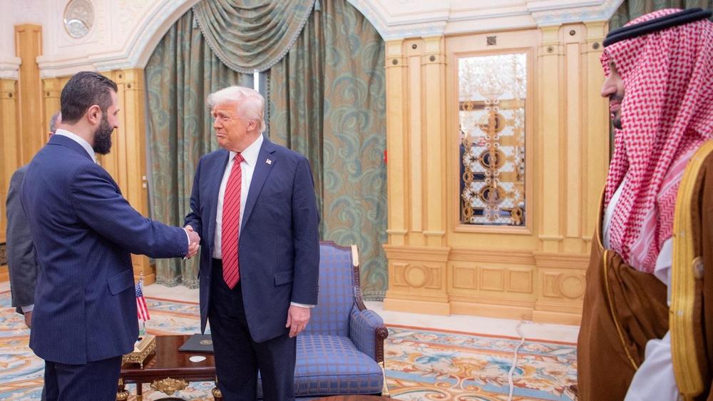  Ahmed al-Scharaa und Donald Trump in Riad