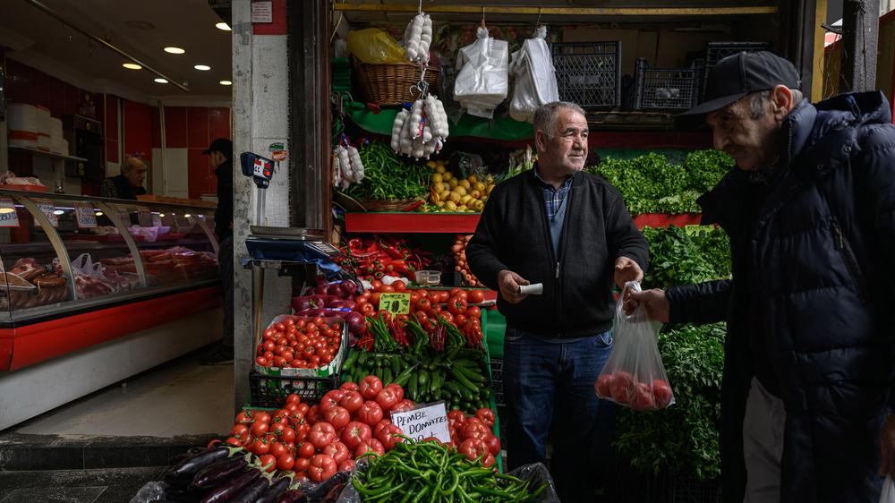  Die Inflationsrate für Lebensmittel lag in der Türkei im April bei gut 36 Prozent.