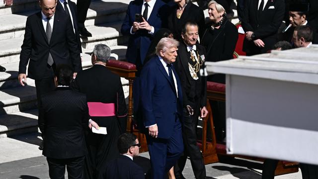 USA: Trump löst mit KI-Bild von sich als Papst Kritik aus