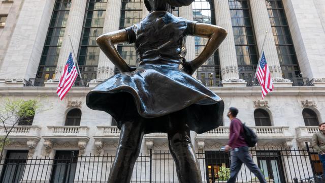 Der US-Überblick am Morgen: Ratingagentur stuft USA ab, Supreme Court stoppt Abschiebepläne
