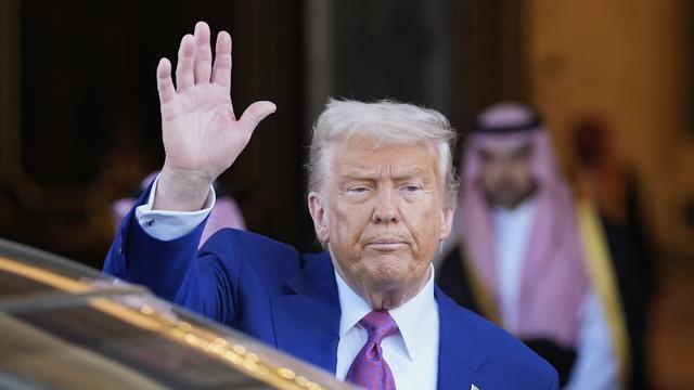 Der US-Überblick am Morgen: Trump hebt Sanktionen gegen Syrien auf und entzieht Harvard Fördergeld