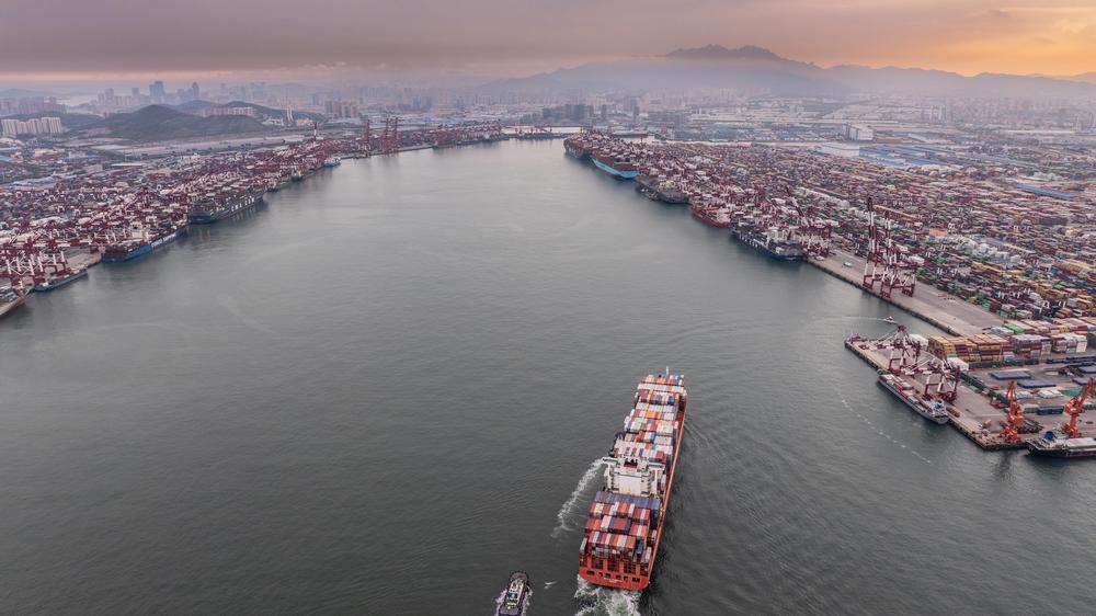  Chinesische Container stehen im Hafen von Oakland.