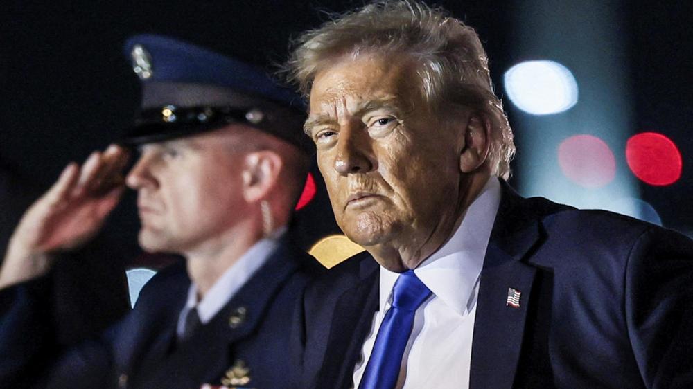  Donald Trump beim Verlassen des präsidentiellen Flugzeugs Air Force One in West Palm Beach, Florida
