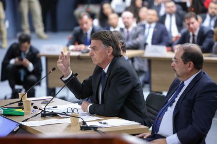 Brasilien: Ex-Präsident Jair Bolsonaro (M.) sagt vor dem brasilianischen Obersten Gerichtshof aus.