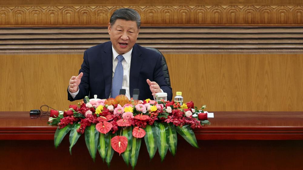  Der chinesische Präsident Xi Jinping und US-Präsident Donald Trump haben sich am Telefon über den Zollstreit ausgetauscht.