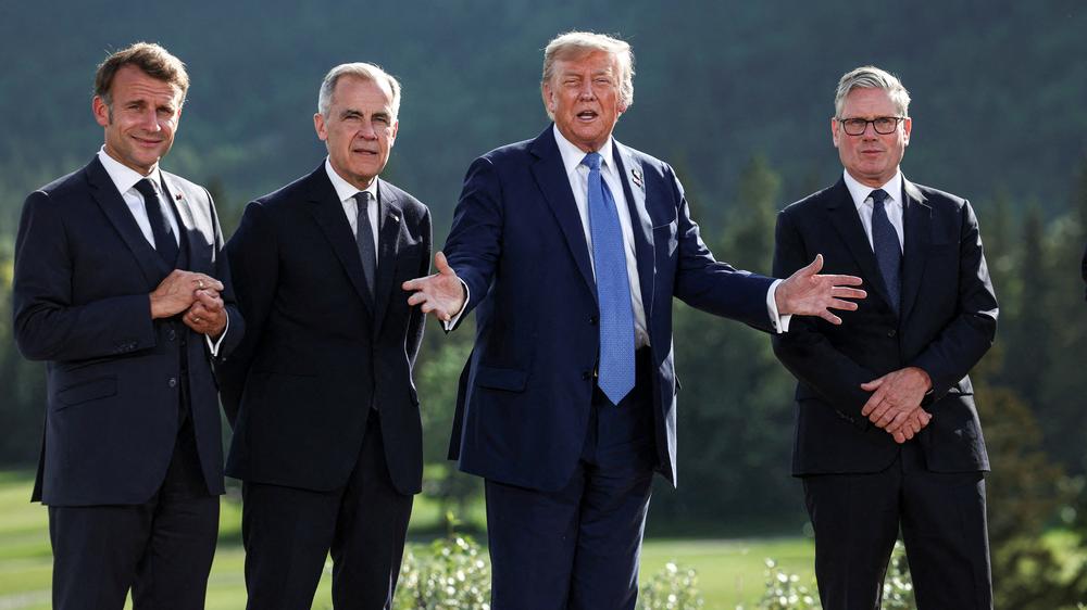  Donald Trump in der Runde der G7. Später reiste der US-Präsident überraschend vom Gipfel ab.