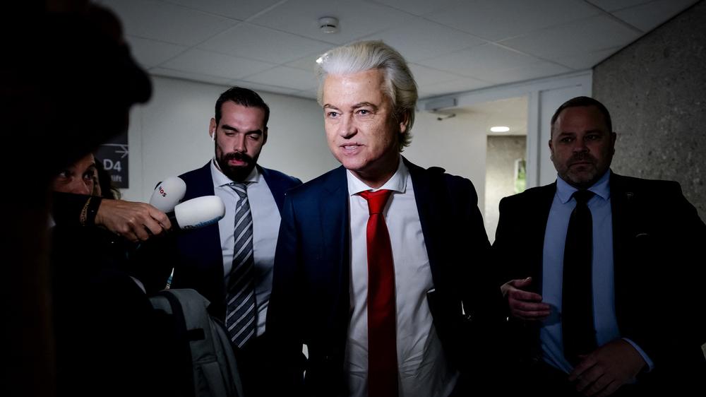  Geert Wilders hat den Austritt seiner Partei aus der Regierungskoalition bekannt gegeben.