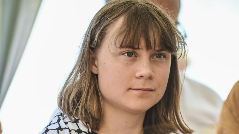  Greta Thunberg vor der Abfahrt ihres Schiffes in Catania, Italien