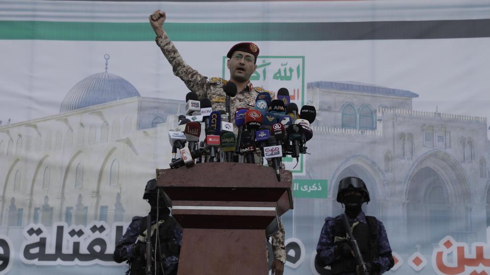  Brigadegeneral Jahja Saree, Militärsprecher der Huthi-Rebellen, bei einer Ansprache Anfang Januar auf dem Al-Sabeen-Platz in Sanaa.