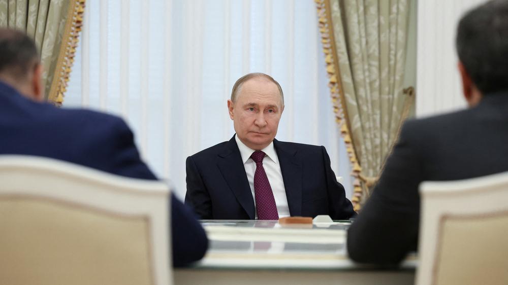  Der russische Präsident Wladimir Putin beim Treffen mit dem iranischen Außenminister Abbas Araghtschi in Moskau