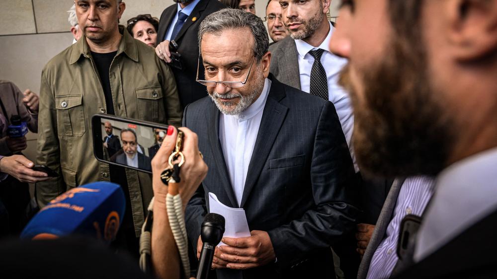  Der iranische Außenminister Abbas Araghtschi hat sich in Genf mit Europas Außenministern getroffen – ohne konkrete Ergebnisse.