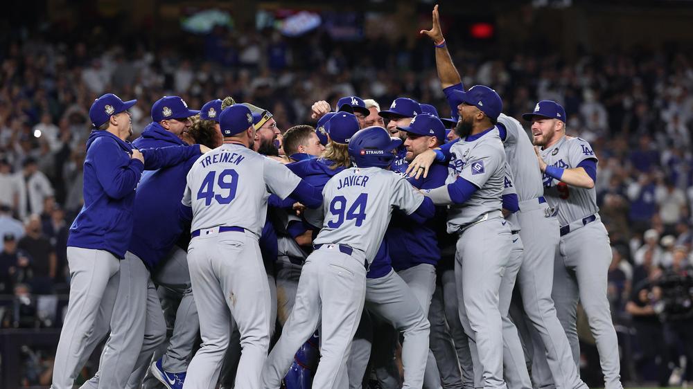  Die Los Angeles Dodgers haben eine Million Dollar zur Unterstützung von Migrantenfamilien zugesagt, die von Abschiebungen bedroht werden.