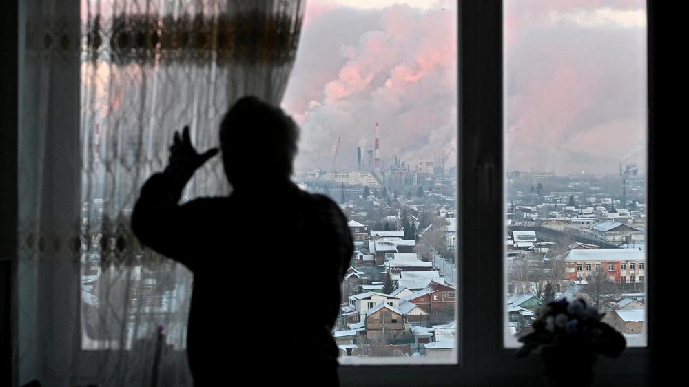  Eine Ölraffinerie von Gazprom Neft im russischen Omsk (2022)