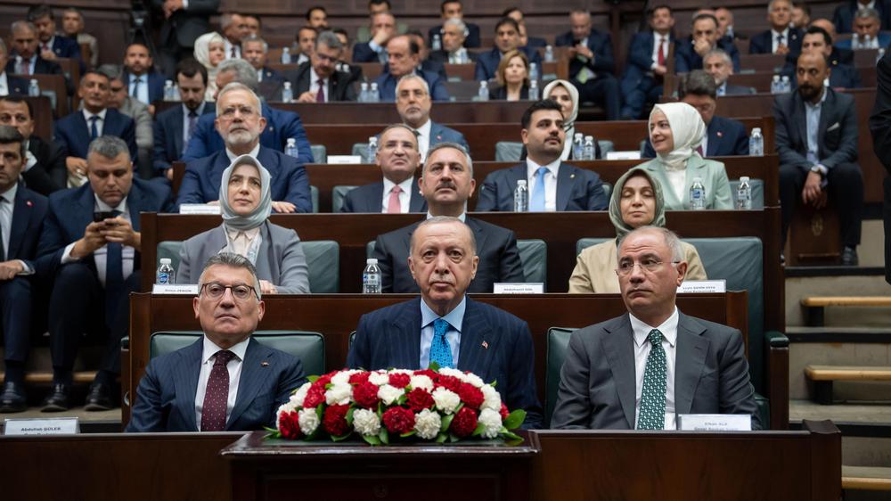 Der türkische Präsident Recep Tayyip Erdoğan im Parlament in der türkischen Hauptstadt Ankara