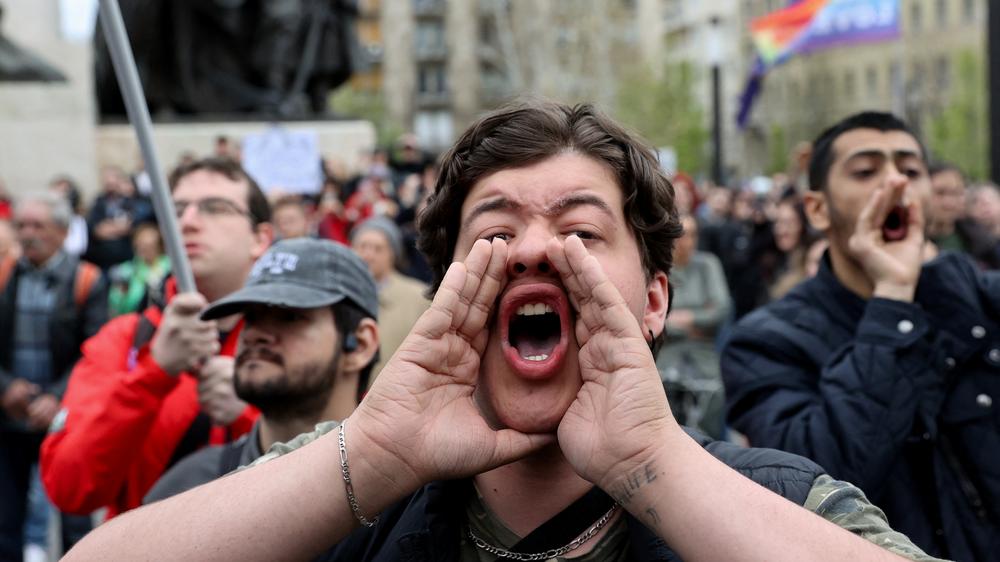  Das Verfassungsgericht in Ungarn will die Rechte von gleichgeschlechtlichen Paaren, die im Ausland geheiratet haben, stärken.