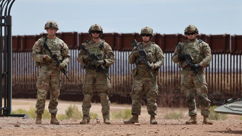  Menschen aus weiteren 36 Ländern sollen künftig möglicherweise gar nicht mehr in die USA einreisen können.