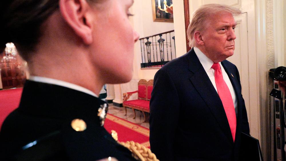  Der US-amerikanische Supreme Court hat Präsident Donald Trump in seiner Auseinandersetzung mit Bundesrichtern den Rücken gestärkt.