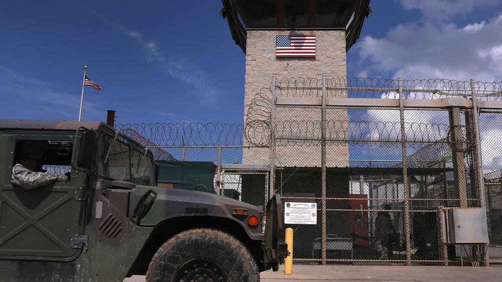  Vom Gefangenenlager Guantánamo auf Kuba aus könnten schon bald Tausende Ausländer aus den USA in ihre Heimatländer abgeschoben werden. Das plant die Regierung von Donald Trump laut übereinstimmenden Medienberichten.
