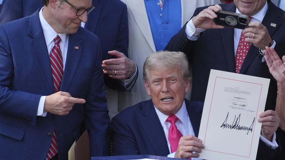  US-Präsident Donald Trump hat die Big Beautiful Bill am Unabhängigkeitstag der USA unterschrieben.