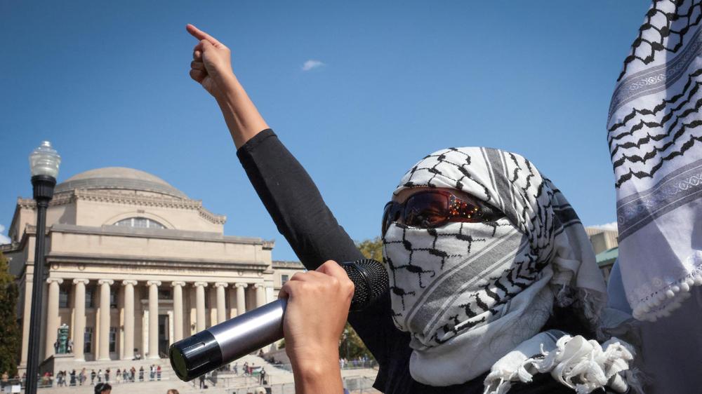  Die Columbia-Universität hat Studierende bestraft, die wie hier im Oktober 2024 auf dem Campus gegen Israels Vorgehen im Gazakrieg protestiert hatten.