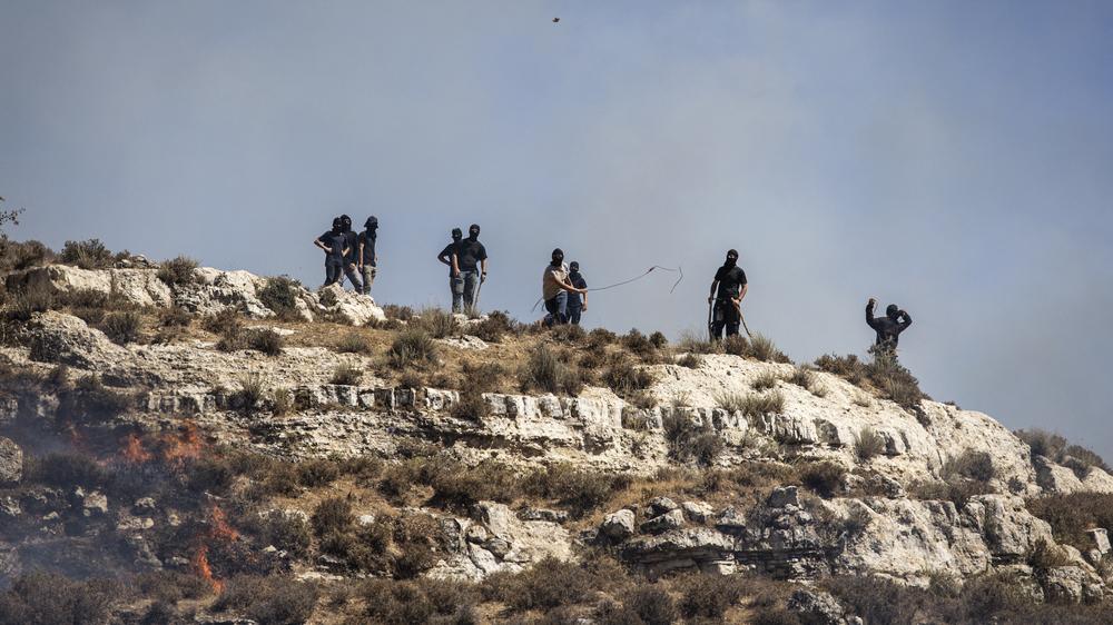  Im von Israel besetzten Westjordanland ist es im Zusammenhang mit einem Protestmarsch gegen Siedlergewalt zu Ausschreitungen zwischen Palästinensern und Israelis gekommen.
