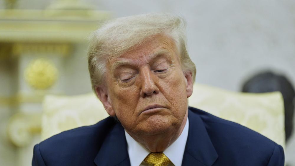  US-Präsident Donald Trump hatte im Wahlkampf die Veröffentlichung der Epstein-Akte versprochen. Weil das bislang noch nicht passiert ist, steht er auch bei seinen Anhängern in der Kritik.