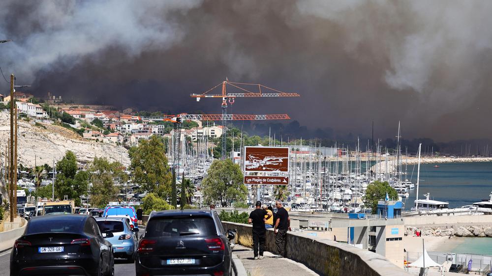  Der Brand bei Marseille breitete sich auf einer Fläche von 700 Hektar aus, 400 Menschen mussten evakuiert werden.