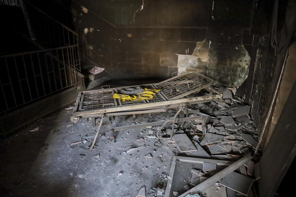 Israelische Angriffe auf Gaza: The interior of Kamal Adwan Hospital shows extensive damage, with debris strewn across the floor, northern Gaza, January 20, 2025. The facility was destroyed and set on fire by the Israeli army during its operation on Jabalia. (Photo by Abood Abusalama / Middle East Images / Middle East Images via AFP) (Photo by ABOOD ABUSALAMA/Middle East Images/AFP via Getty Images)