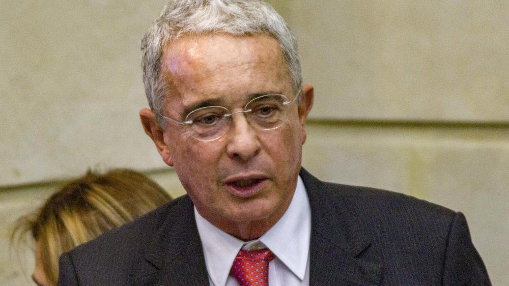  Álvaro Uribe ist der Zeugenbestechung und Prozessbetrugs für schuldig befunden worden.