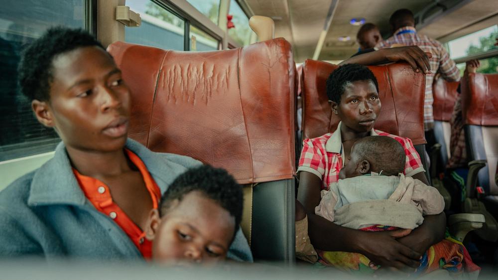  Im Friedensabkommen zwischen Ruanda und der Demokratischen Republik Kongo ist die "sichere, freiwillige und menschenwürdige Rückkehr" aller Flüchtlinge und Binnenvertriebenen festgelegt.