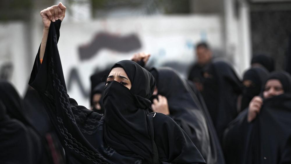  In Saudi-Arabien gilt die Todesstrafe. Diese Frauen demonstrierten in Bahrain im Jahr 2016 gegen die dortige Hinrichtung eines schiitischen Geistlichen.