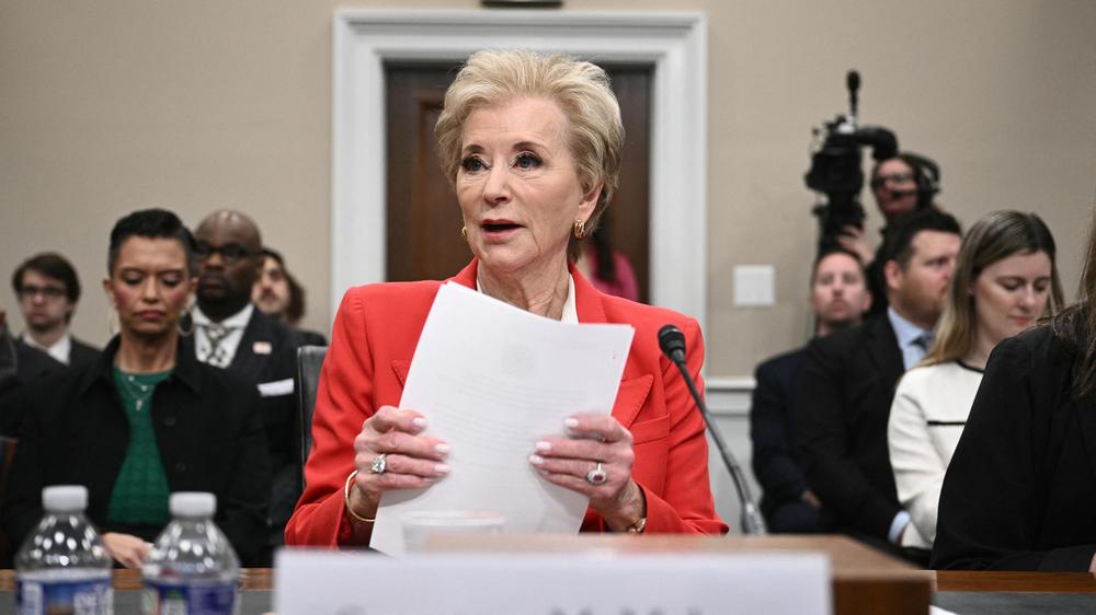  US-Präsident Donald Trump hat Bildungsministerin Linda McMahon mit der Auflösung ihres Ministeriums beauftragt.