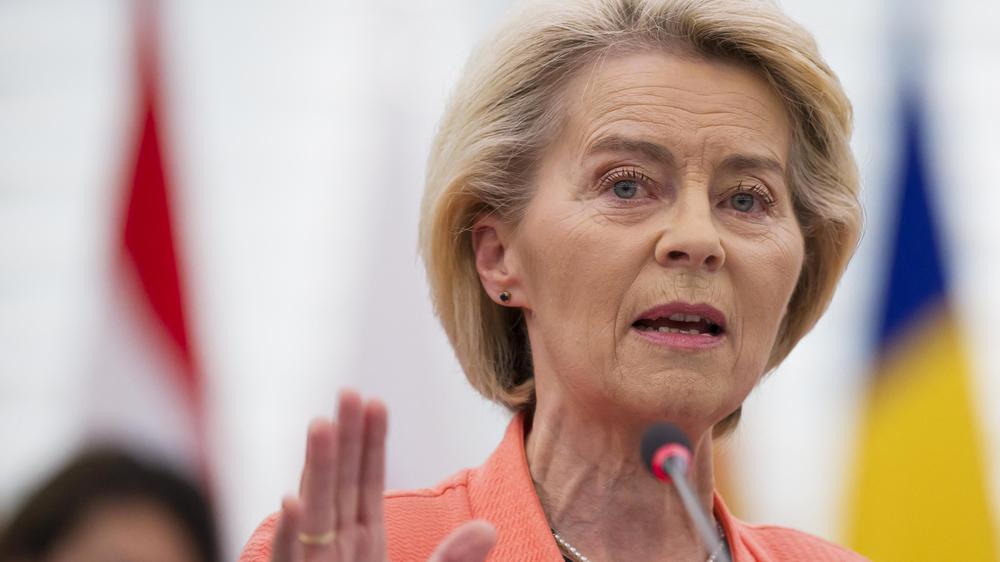  Gegen EU-Kommissionspräsidentin Ursula von der Leyen wurde ein Misstrauensantrag eingebracht. Sie rief dazu auf, gegen den Antrag aus dem Rechtsaußen-Lager zu votieren.