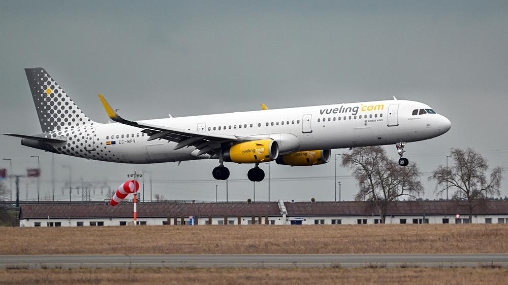  Die Fluggesellschaft Vueling teilte mit, dass das Personal nichts über die Religionszugehörigkeit der des Fliegers verwiesenen Gruppe gewusst habe.