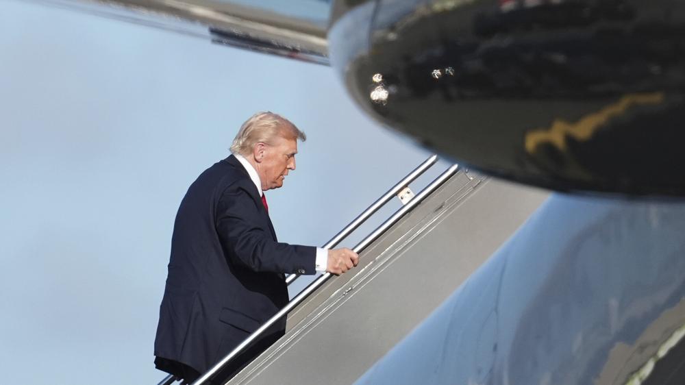  Pressevertreter des "Wall Street Journal" hat er von seiner Reise nach Schottland ausgeschlossen.