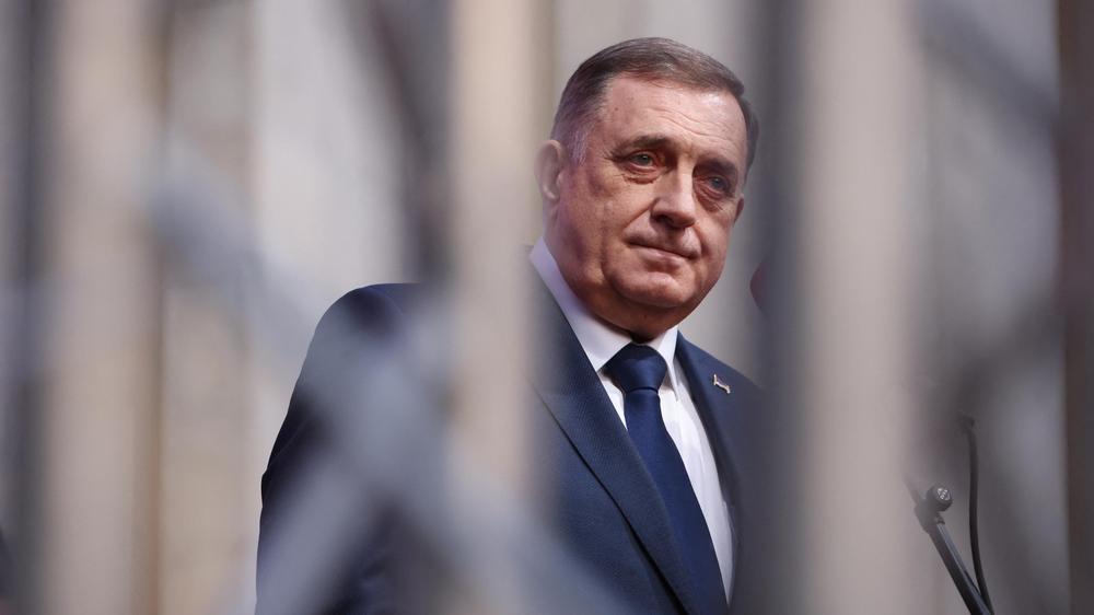  Milorad Dodik will sein Amt als Präsident der Republik Srpska trotz Verbots weiter ausführen.
