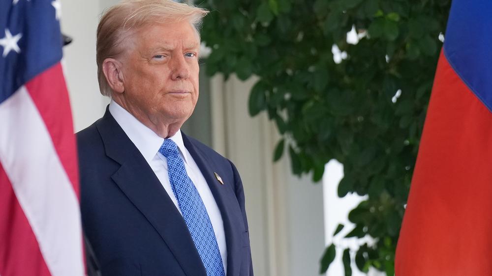  US-Präsident Donald Trump hat die frühere Chefin des Statistikbüros entlassen, ihre Nachfolge soll E. J. Antoni antreten.