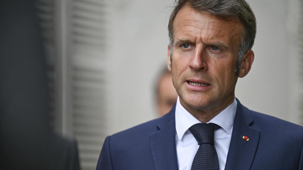  Der französische Präsident Emmanuel Macron weist die Vorwürfe des US-Botschafters zurück, er würde nicht genug gegen Antisemitismus unternehmen.
