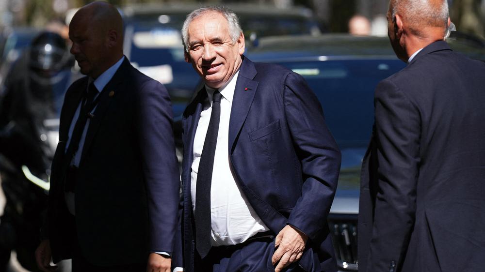  François Bayrou versucht, mit einem Vertrauensvotum die Unterstützung für seine umstrittenen Sparpläne zu sichern