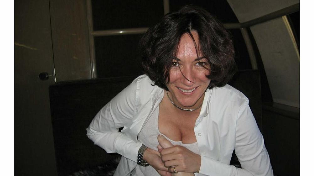  Die vom US-Justizministerium veröffentlichte undatierte Aufnahme zeigt Ghislaine Maxwell und Jeffrey Epstein. Maxwell soll US-Präsident Trump in ihrer Aussage entlastet haben.