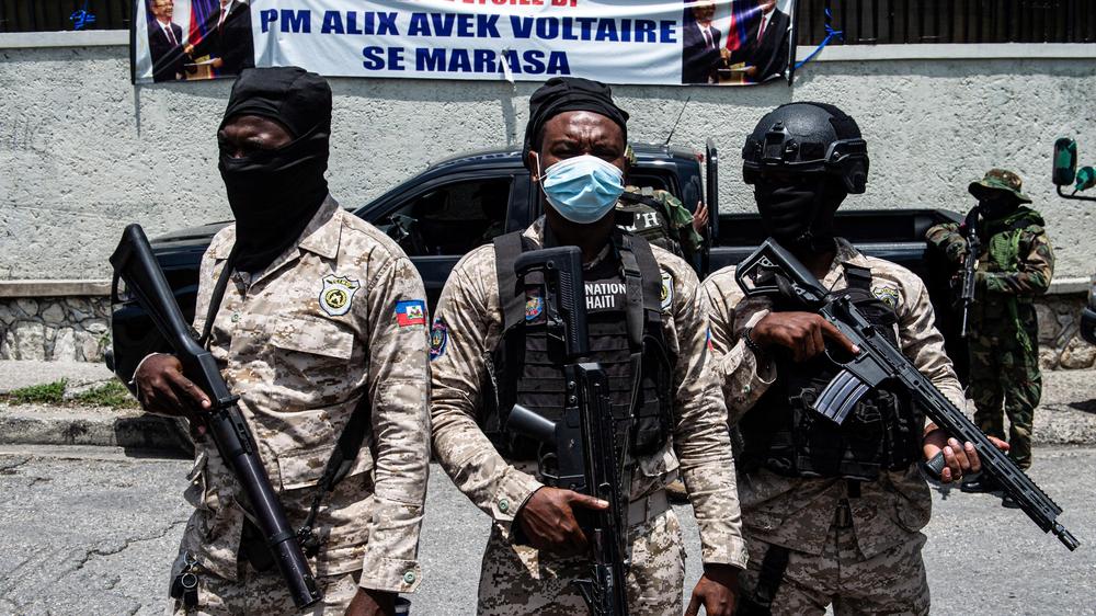  Polizisten in der haitianischen Hauptstadt Port-au-Prince.