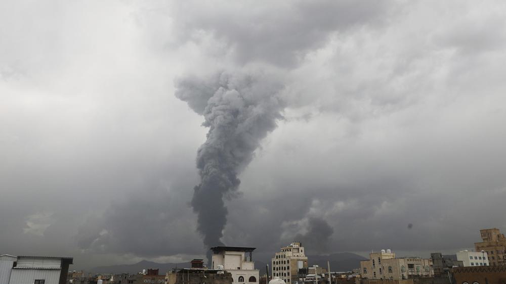  Israelische Luftangriffe haben in Sanaa zwei Kraftwerke getroffen.