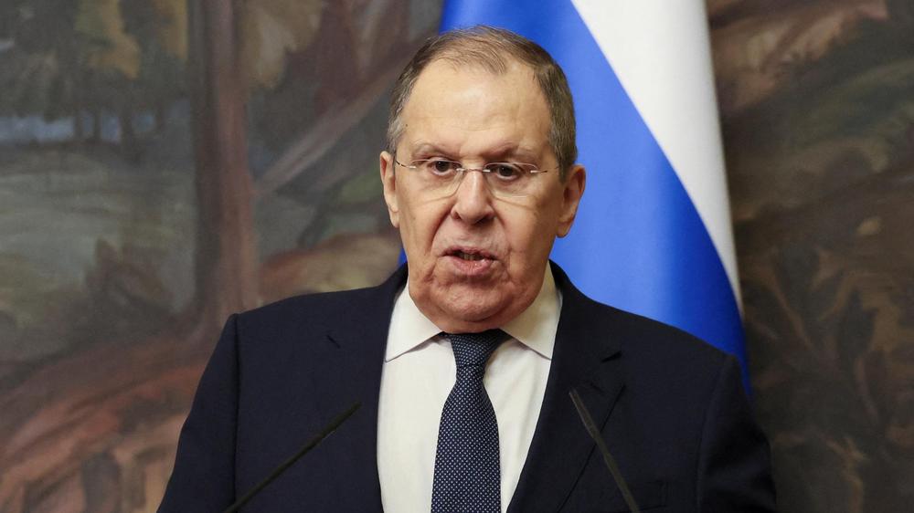  Russlands Außenminister Sergej Lawrow will erstmal auf unterer Ebene Gespräche führen, bevor ein mögliches Treffen zwischen Wladimir Putin und Wolodymyr Selenskyj stattfindet.