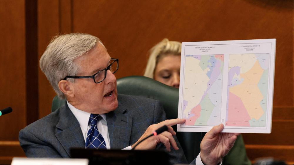  Der republikanische Senator Phil King zeigt Anfang August den geplanten Zuschnitt der Wahlkreise in Texas.